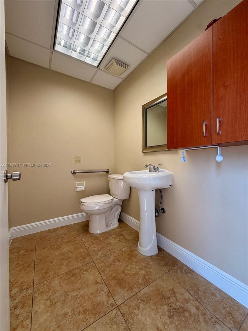 344 W 65th St , Unit 204, Hialeah, FL 33012 Photo