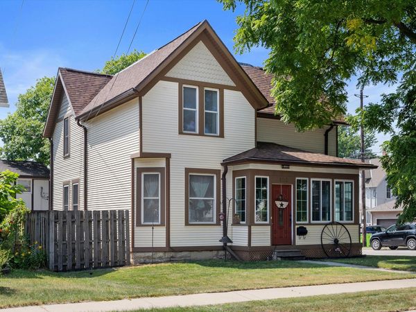 105 S Rural St, Hartford, WI 53027