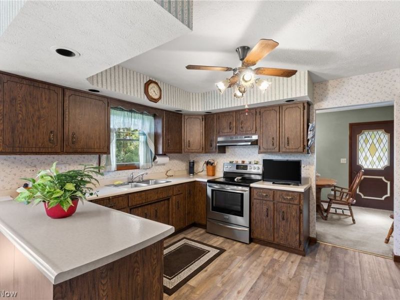 56062 Governor Drive , Bellaire, OH 43906 Photo 10