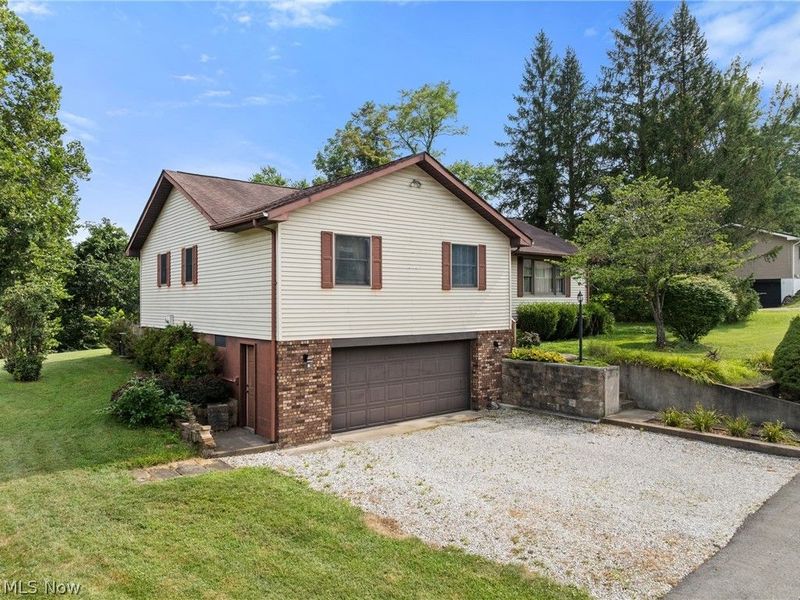 56062 Governor Drive , Bellaire, OH 43906 Photo 2