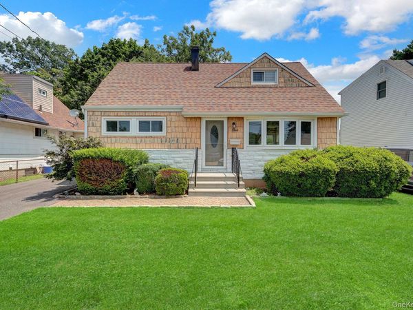 1 Prince Street , Hicksville, NY 11801