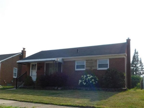 26101 Ronald St, Roseville, MI 48066