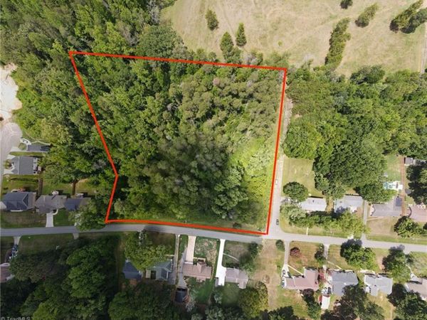 2074 Storm Canyon Road , Winston-Salem, NC 27106