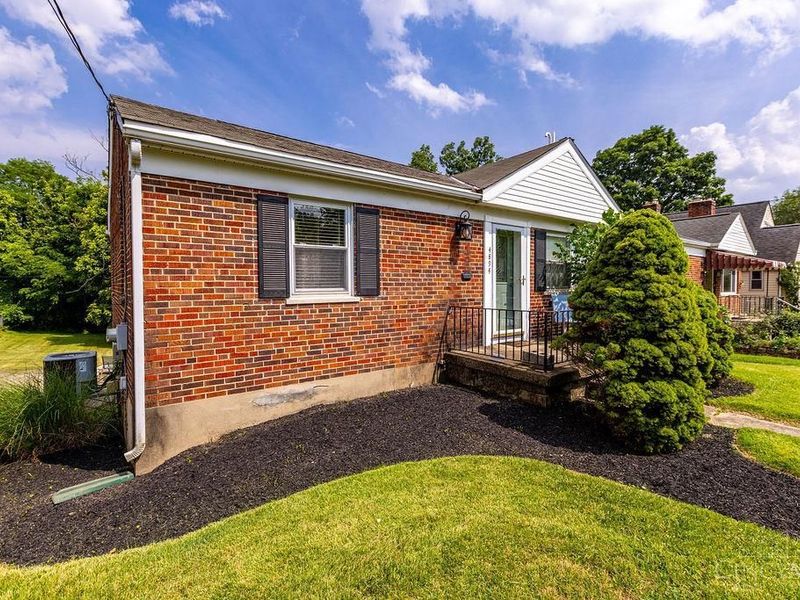 4894 Oaklawn Drive, Cincinnati, OH 45227 Photo 2