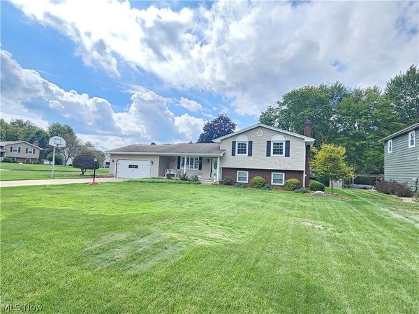 8394 Four Seasons Trail, Poland, OH 44514