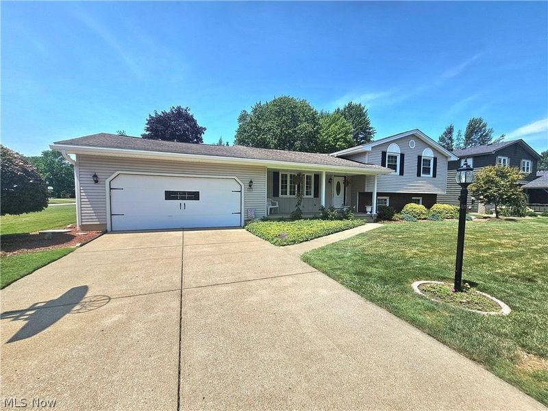8394 Four Seasons Trail, Youngstown, OH 44514 Photo 2