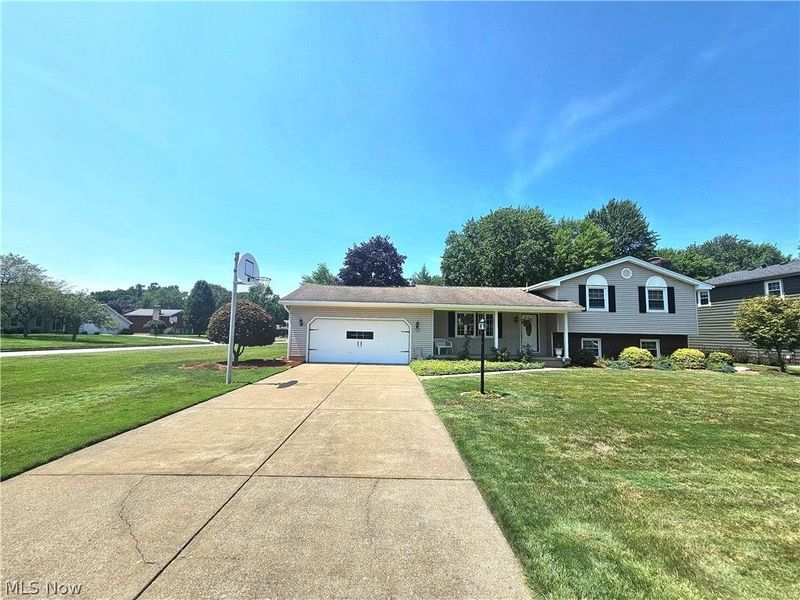 8394 Four Seasons Trail, Youngstown, OH 44514 Photo 4