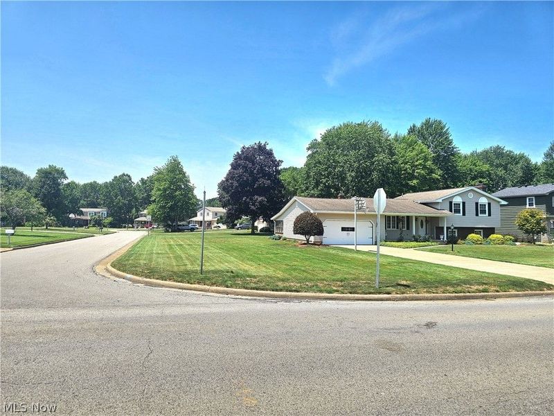 8394 Four Seasons Trail, Youngstown, OH 44514 Photo 9