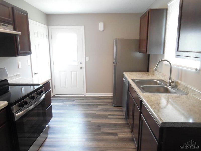 466 W Kemper Road, Springdale, OH 45246 Photo 6