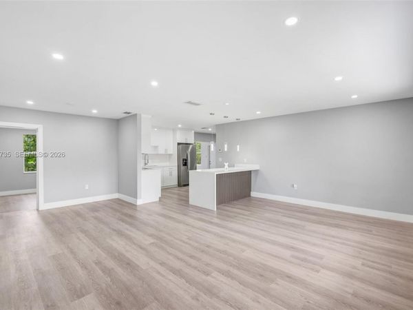 6420 NW 26th St , Sunrise, FL 33313