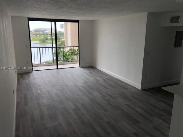 9682 Fontainebleau Blvd, Unit 507, Miami, FL 33172