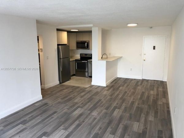 9682 Fontainebleau Blvd, Unit 507, Miami, FL 33172