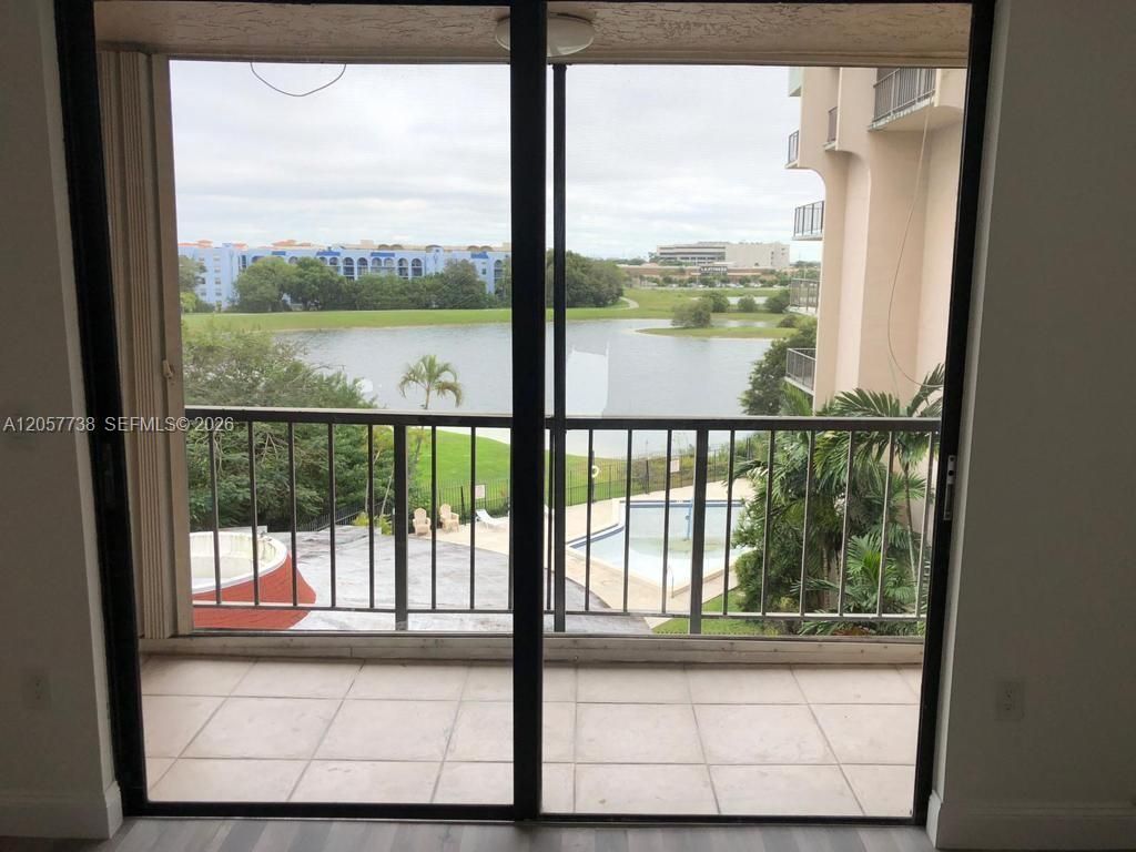 9682 Fontainebleau Blvd, Unit 507, Miami, FL 33172 Photo