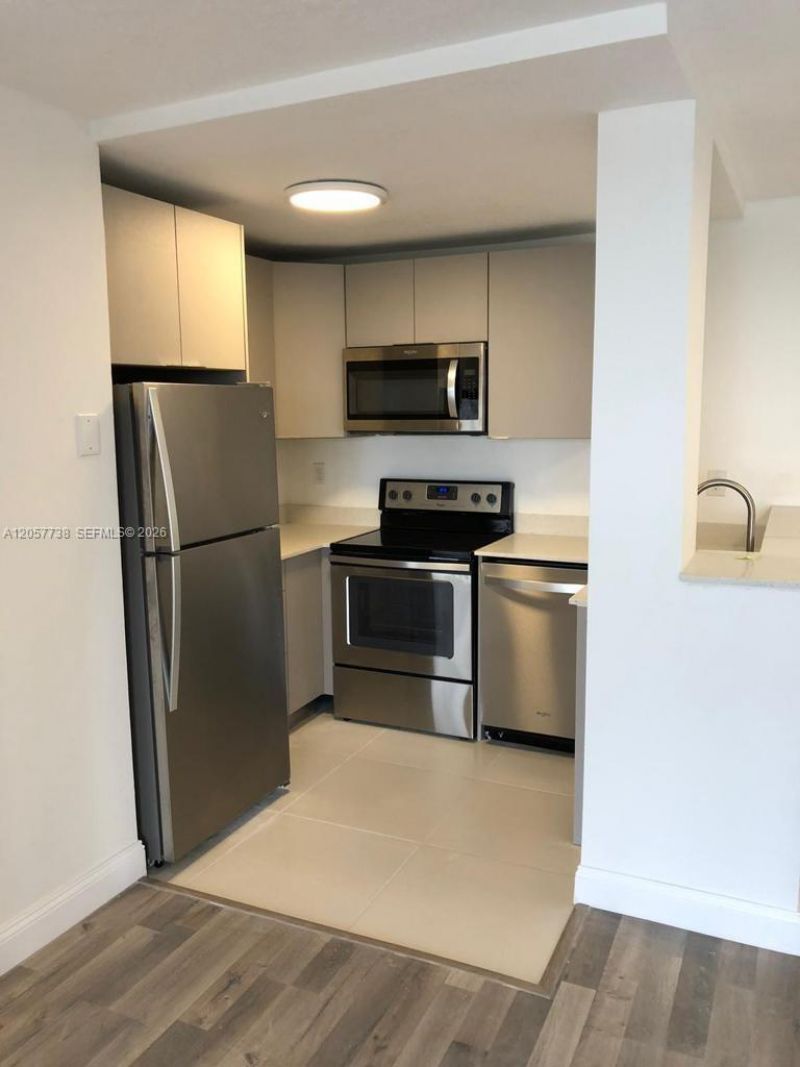 9682 Fontainebleau Blvd, Unit 507, Miami, FL 33172 Photo