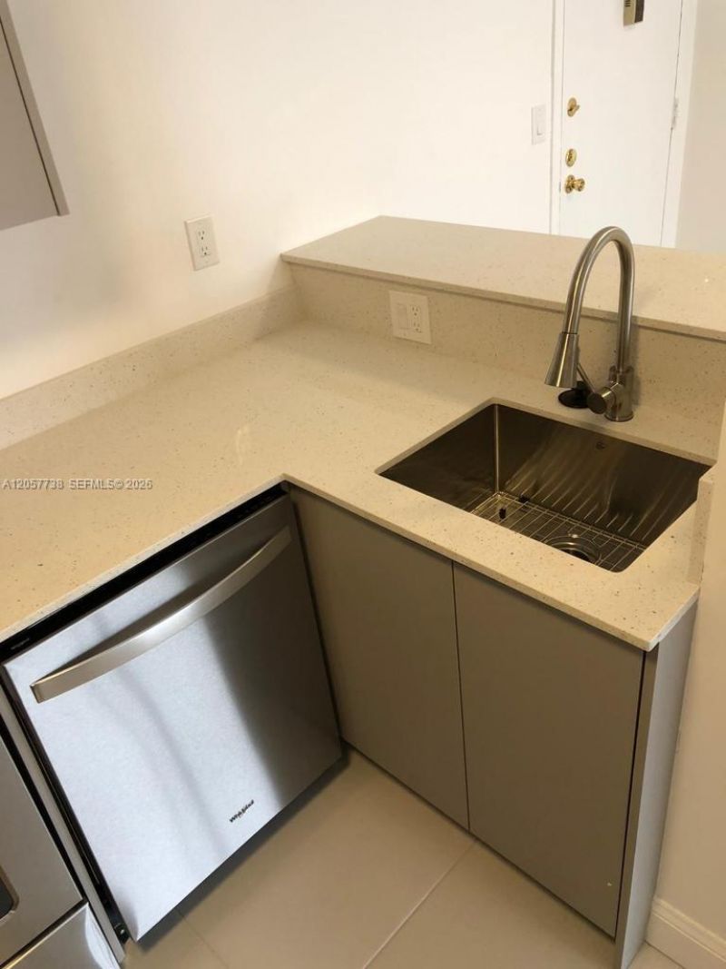 9682 Fontainebleau Blvd, Unit 507, Miami, FL 33172 Photo