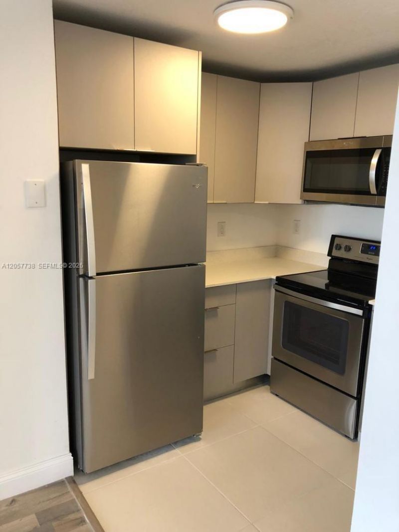 9682 Fontainebleau Blvd, Unit 507, Miami, FL 33172 Photo