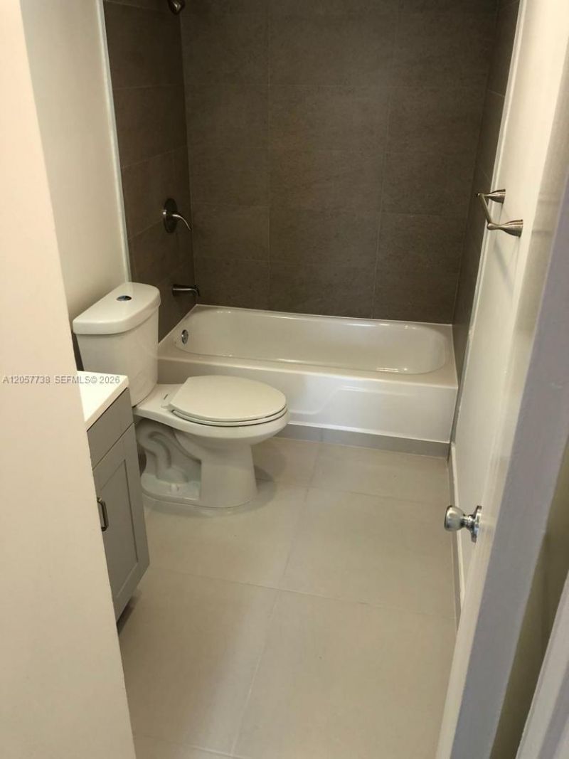 9682 Fontainebleau Blvd, Unit 507, Miami, FL 33172 Photo