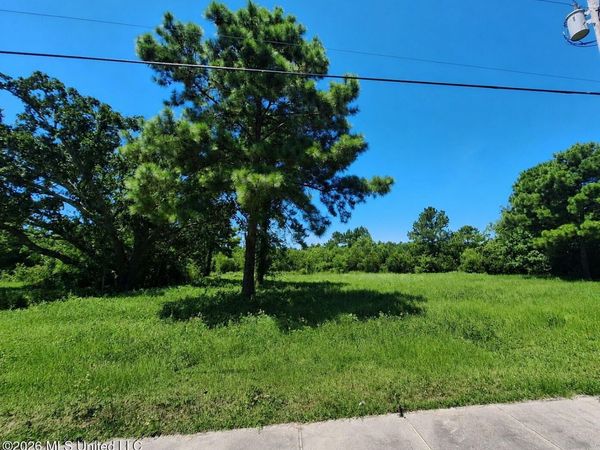 143 Oak Boulevard, Waveland, MS 39576