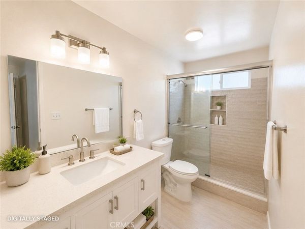 1000 W Macarthur, Santa Ana, CA 92707