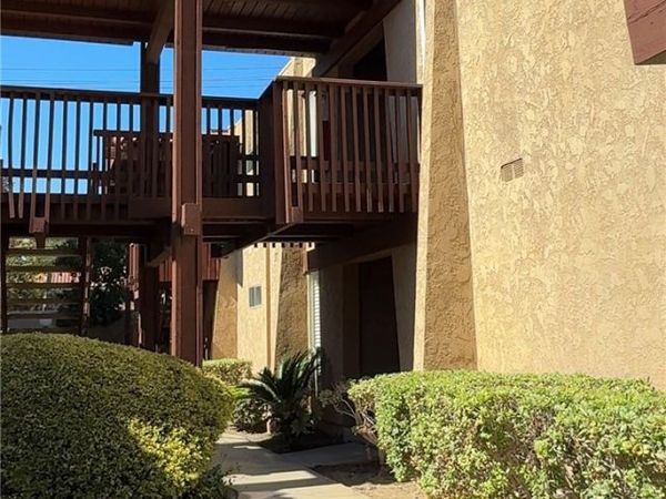 1000 W Macarthur , Santa Ana, CA 92707