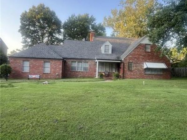 7355 Winchester Drive, Pasadena Hills, MO 63121