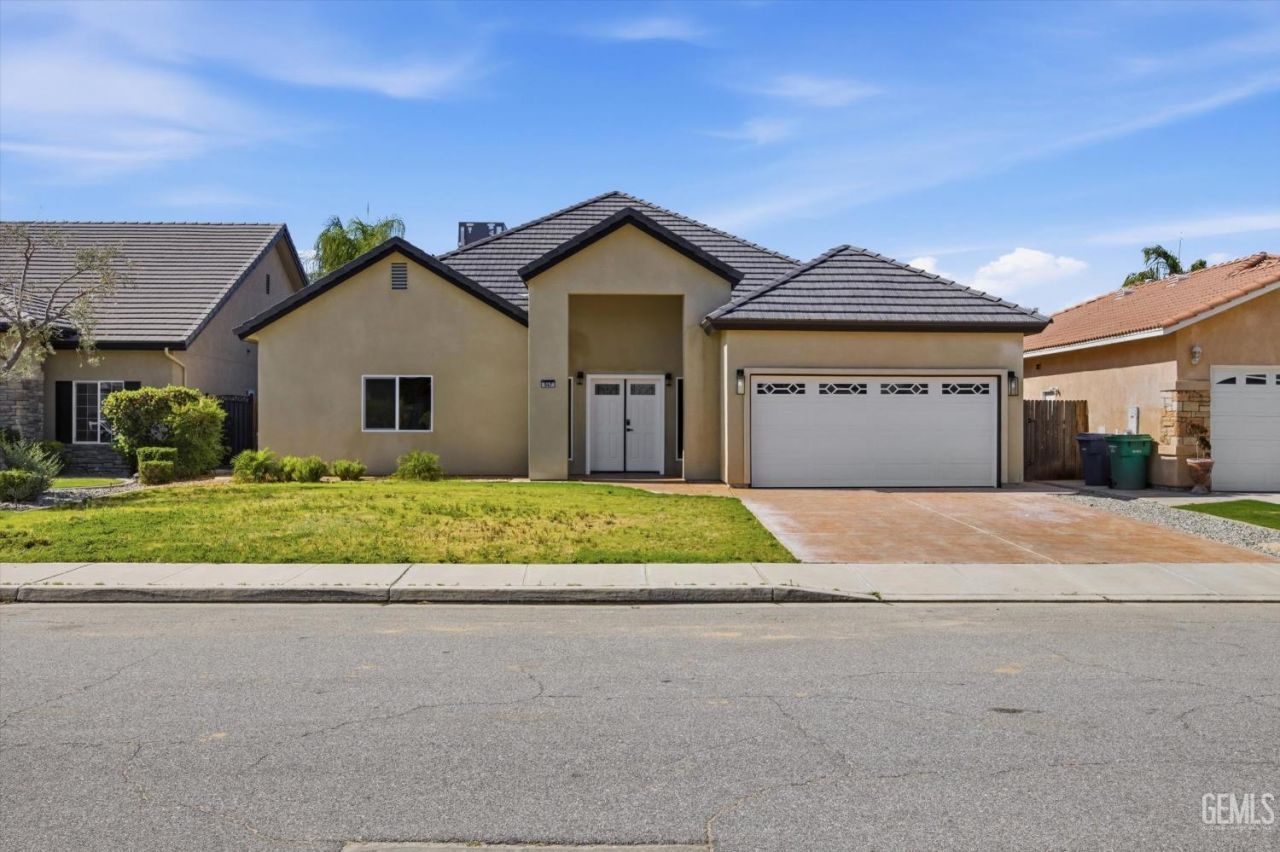 547 Shady Meadow Court, Bakersfield, CA 93308 Main Photo