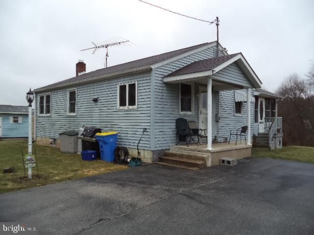 1213 S LAKE ROAD , SPRING GROVE, PA 17362