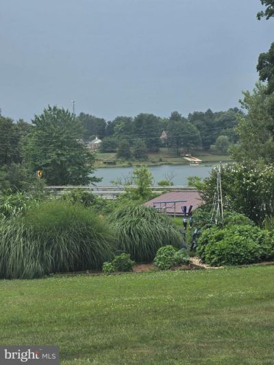 1213 S LAKE ROAD, SPRING GROVE, PA 17362