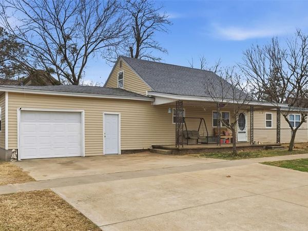 523 N 2nd Avenue, Stroud, OK 74079