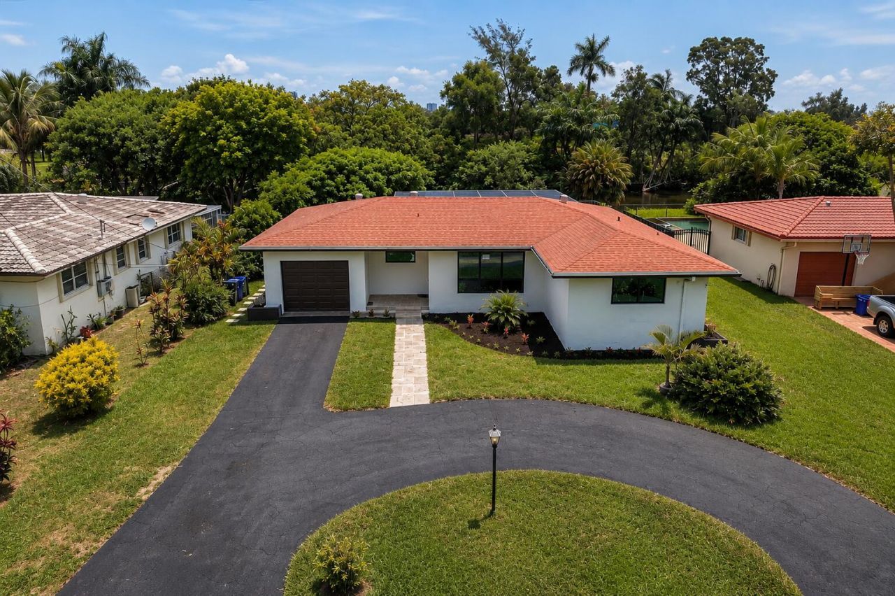 127 Calle Largo Drive, Hollywood, FL 33021 Photo