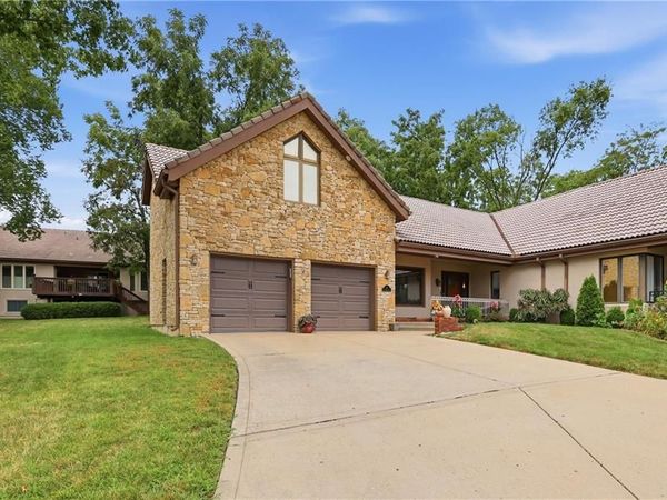 10 The Woodlands N/A, Gladstone, MO 64119