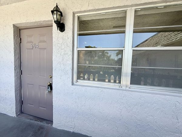 615 NE 10TH Street, Unit 204, Hallandale Beach, FL 33009