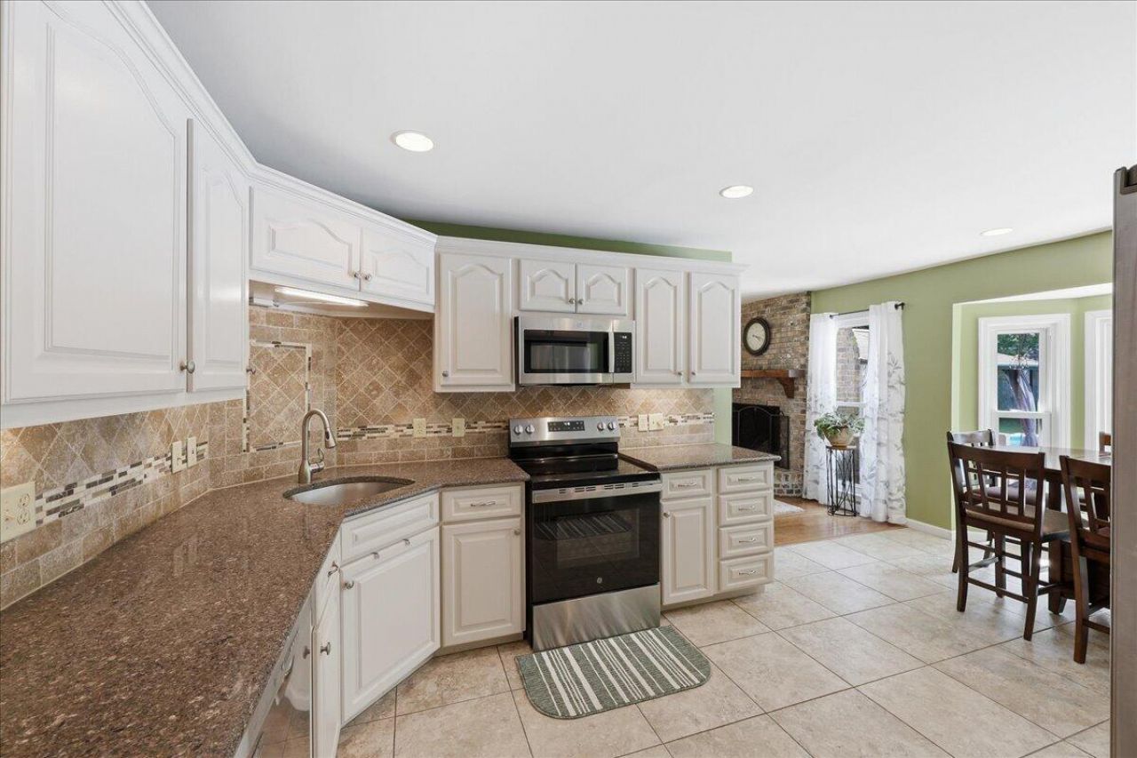 403 Chessington Circle Photo 19