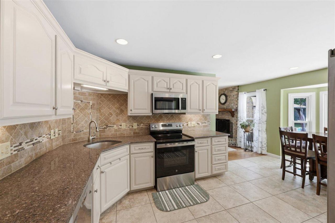 403 Chessington Circle Photo 19