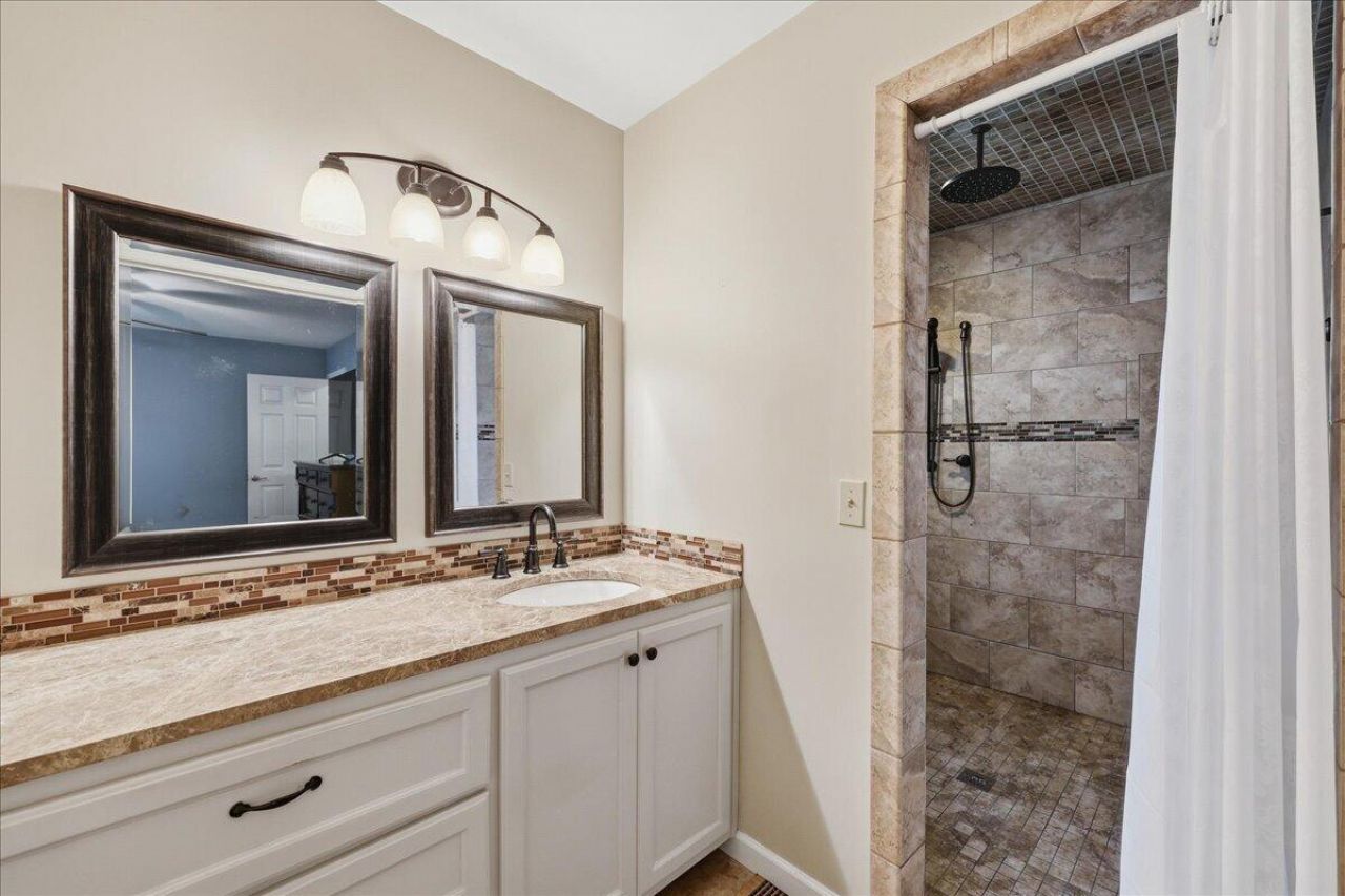403 Chessington Circle Photo 27