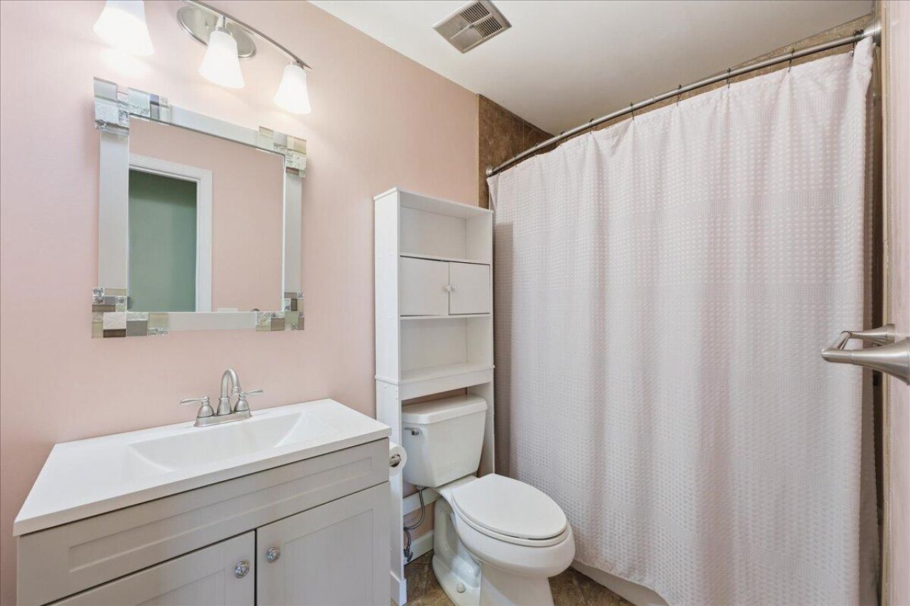 403 Chessington Circle Photo 32