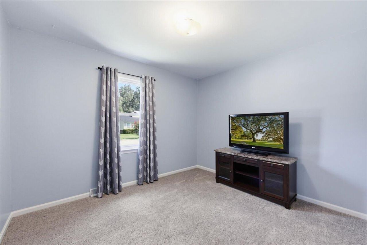 403 Chessington Circle Photo 33