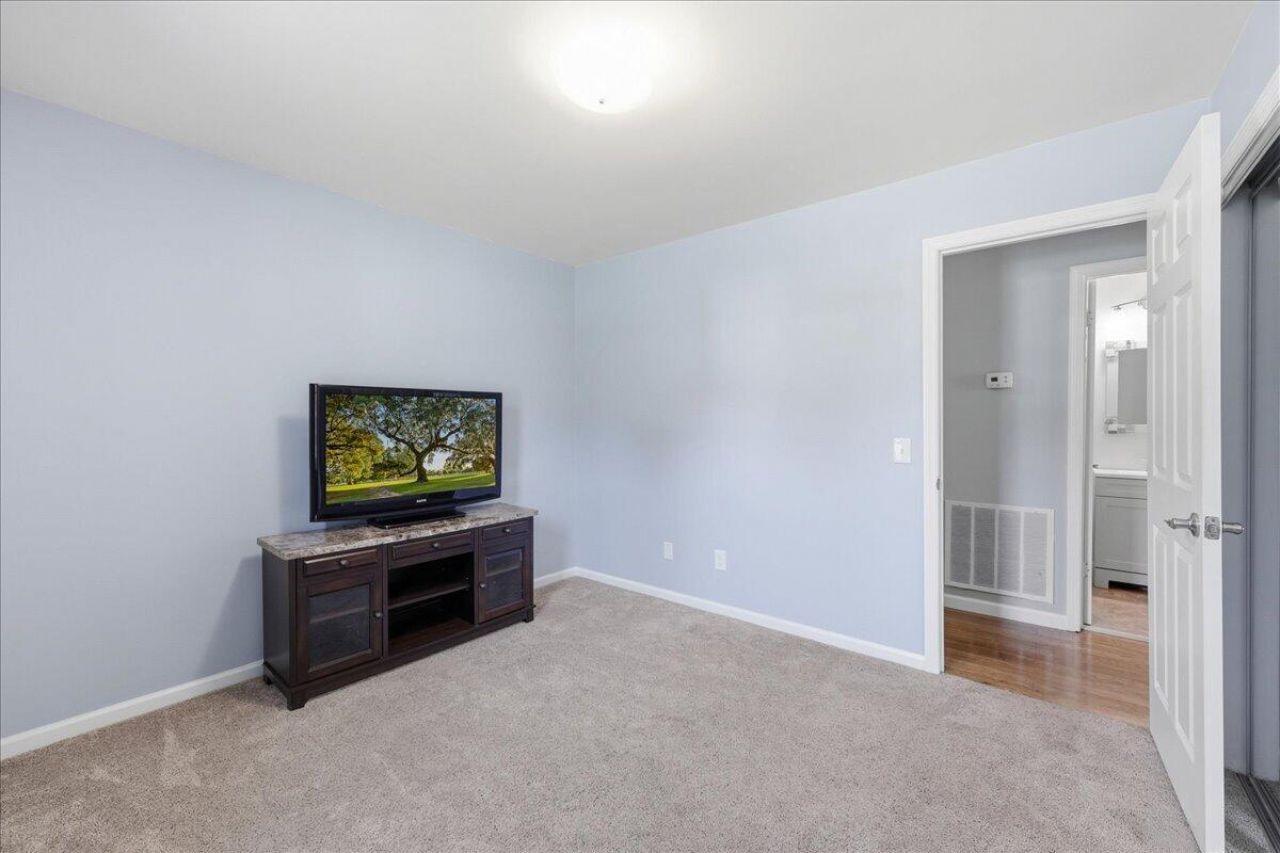 403 Chessington Circle Photo 34