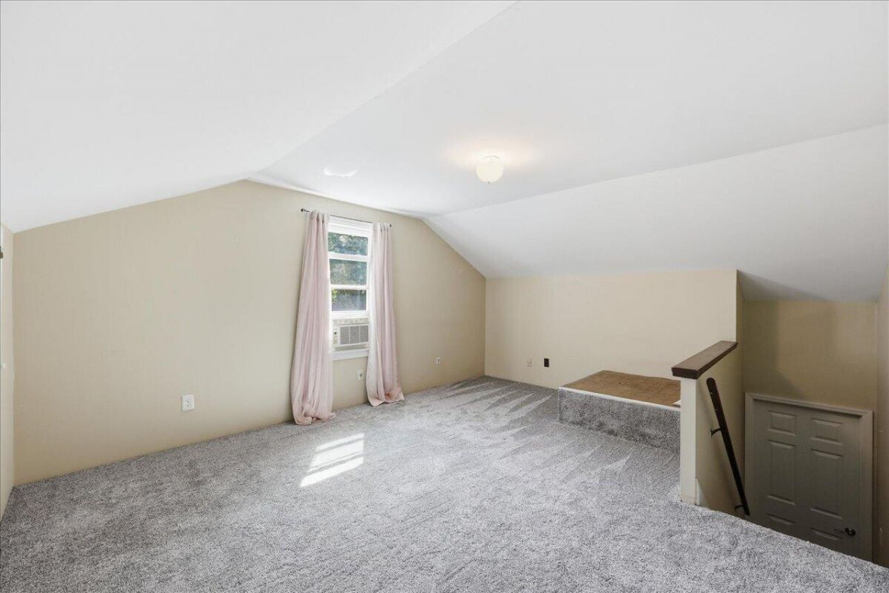 403 Chessington Circle Photo 36