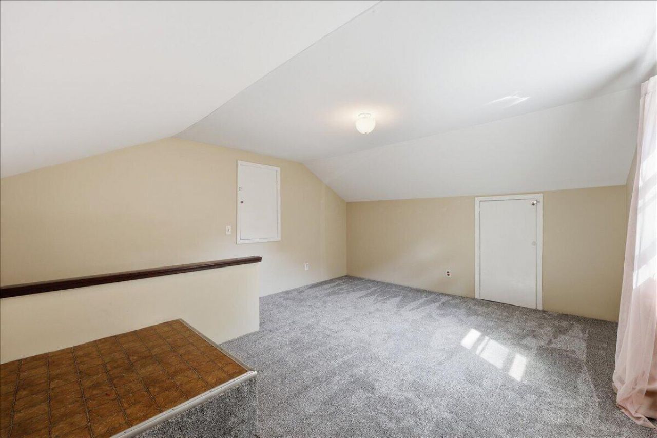 403 Chessington Circle Photo 37