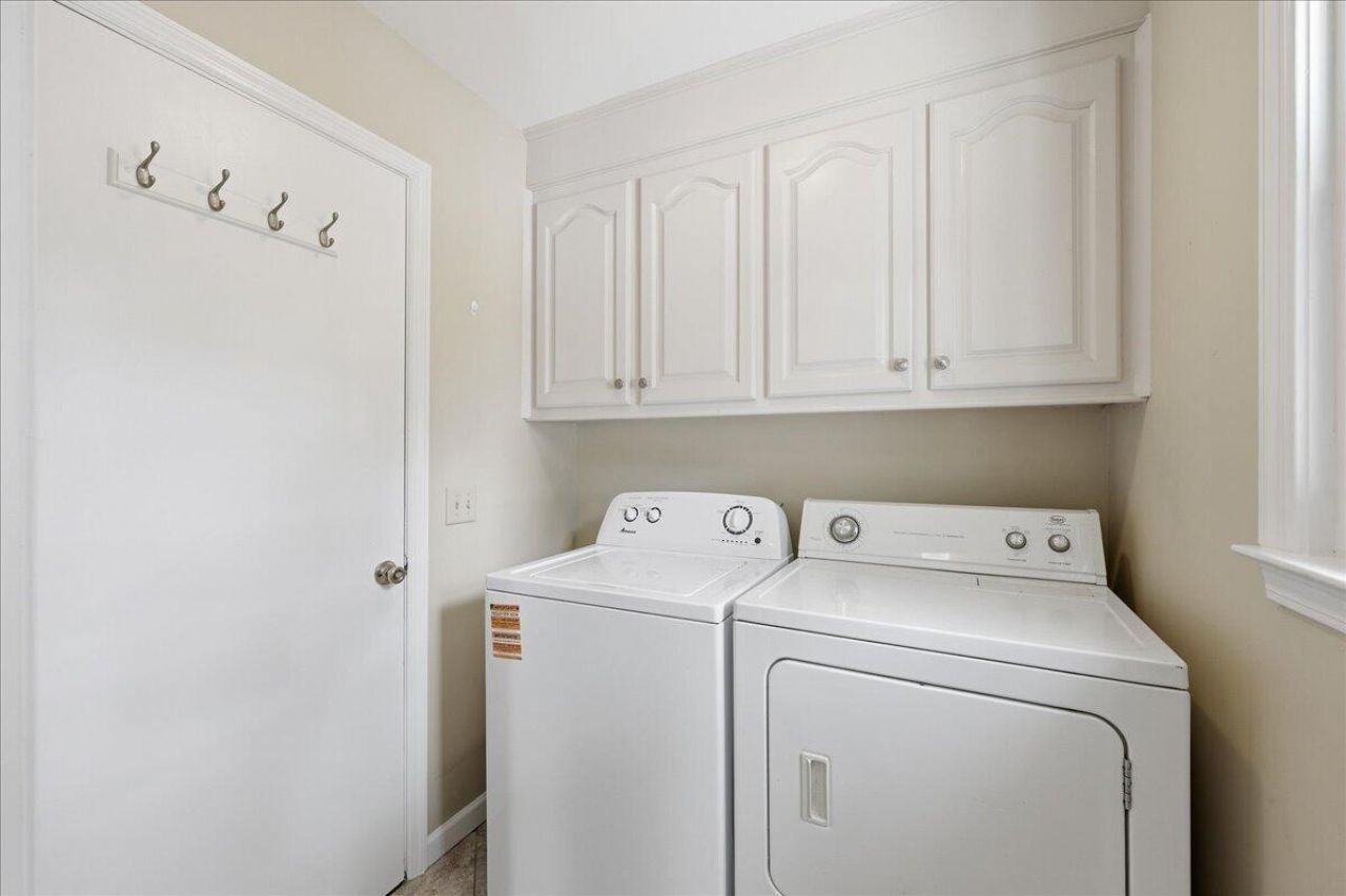 403 Chessington Circle Photo 38