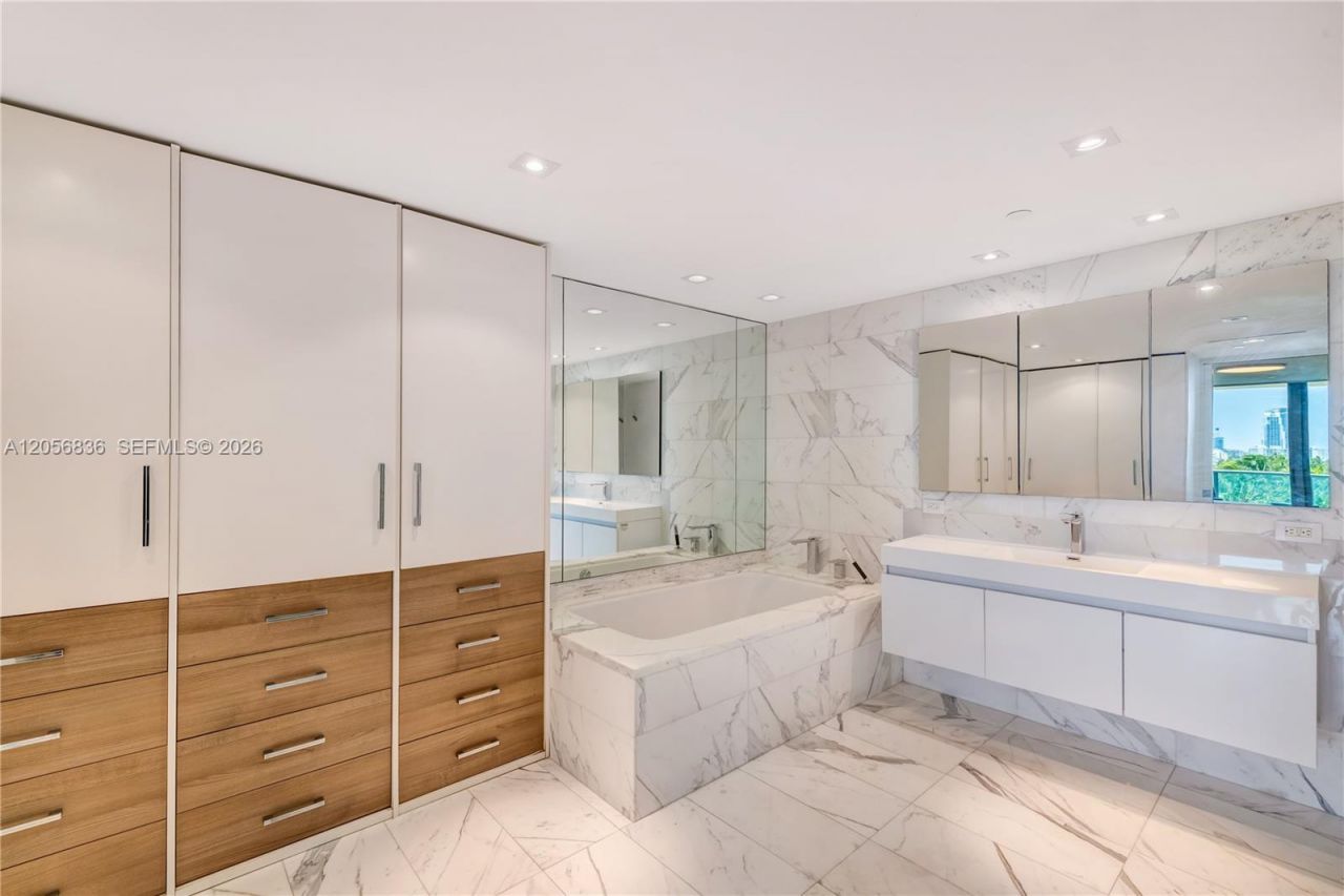 1455 Ocean Dr , Unit 703, Miami Beach, FL 33139 Photo