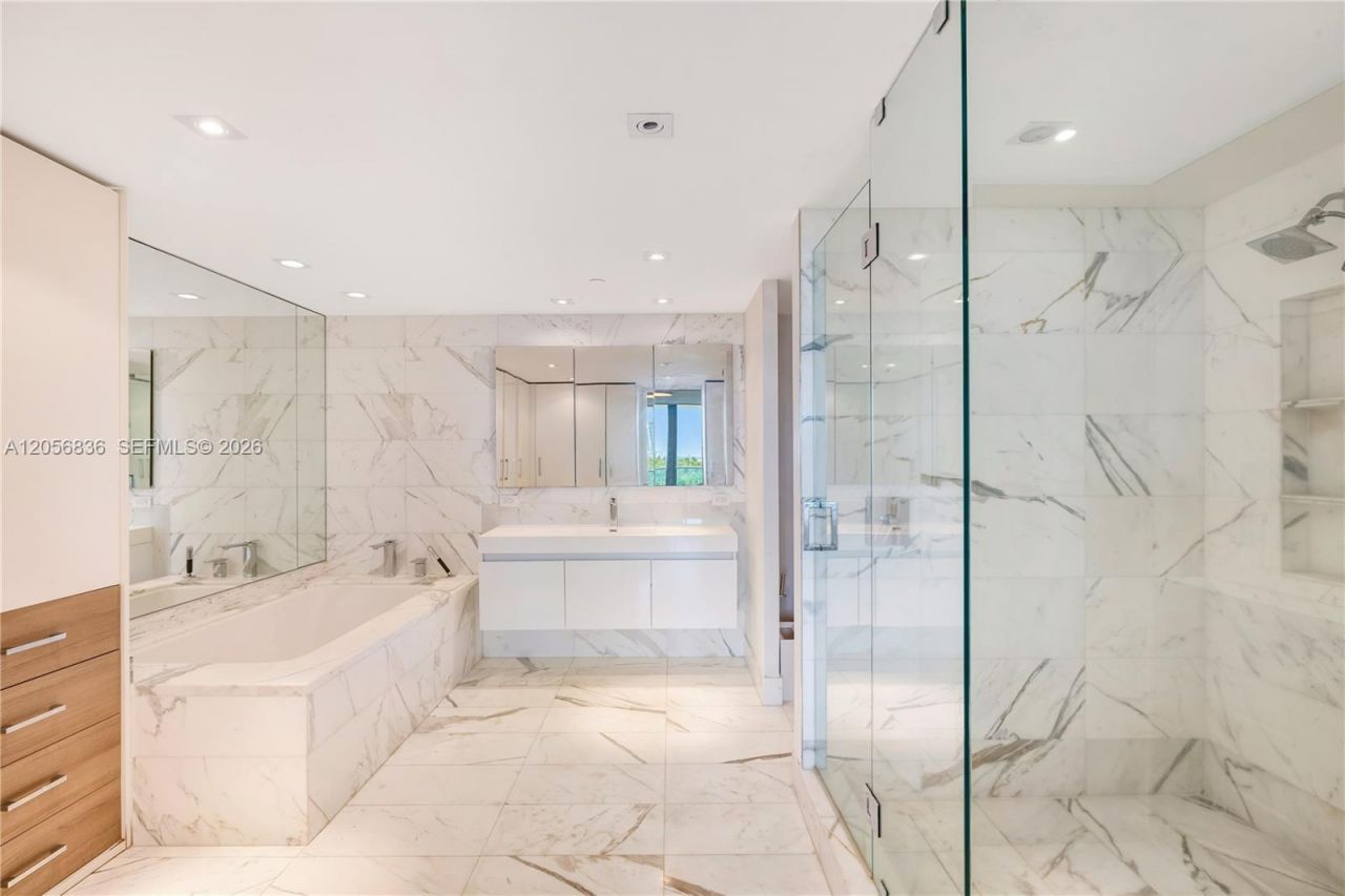 1455 Ocean Dr , Unit 703, Miami Beach, FL 33139 Photo
