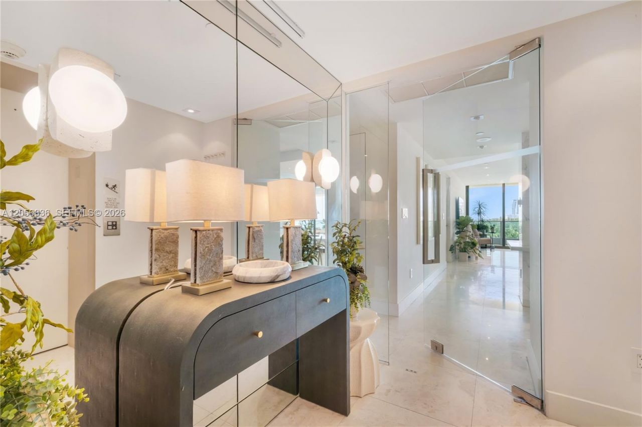 1455 Ocean Dr , Unit 703, Miami Beach, FL 33139 Photo
