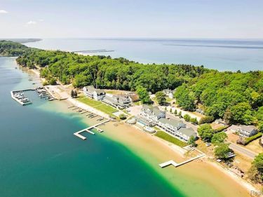8520 Portage Point Drive , Onekama Twp, MI 49675
