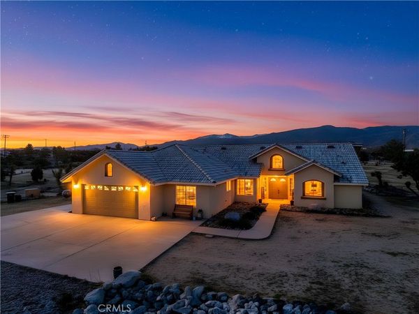1825 Smoke Tree , Pinon Hills, CA 92372