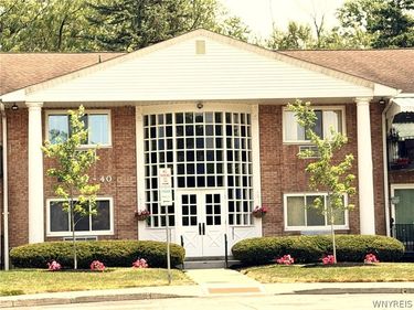 24 Park Lane Court , Buffalo, NY 14221