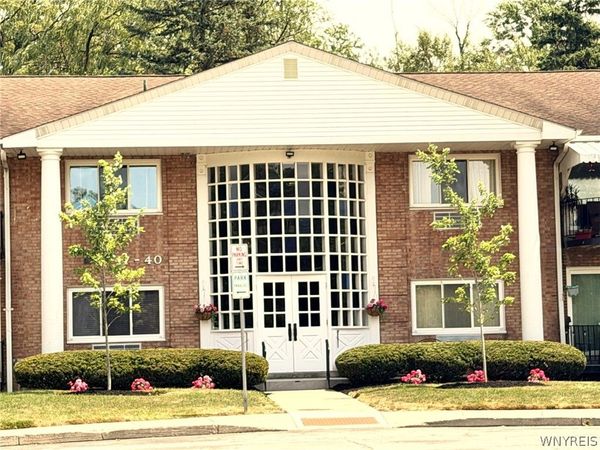 24 Park Lane Court , Buffalo, NY 14221