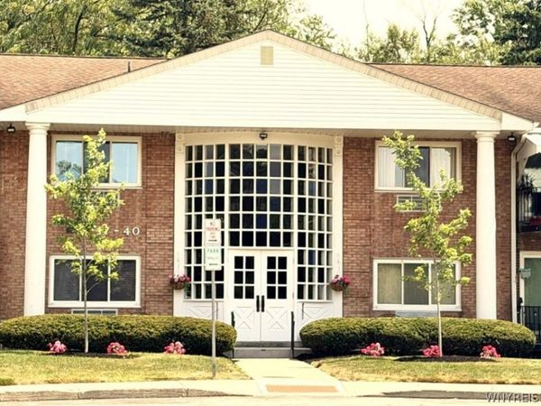 24 Park Lane Court, Buffalo, NY 14221