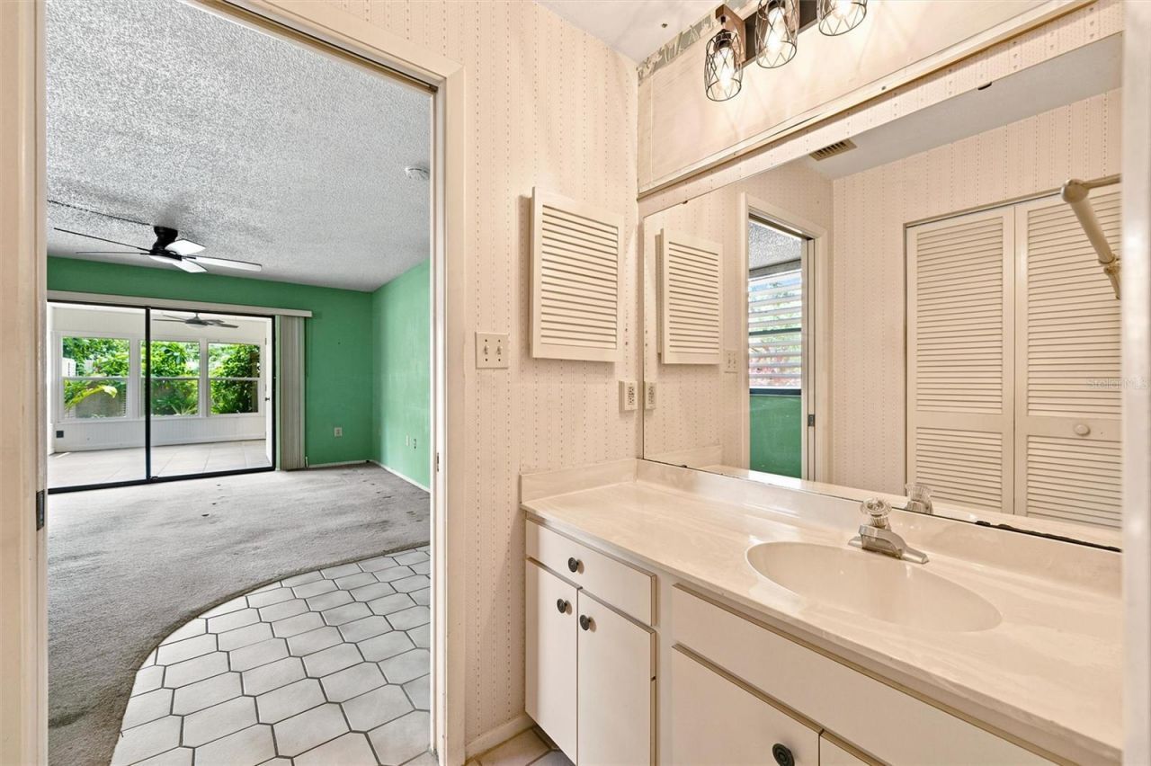 240 Sherwood Drive , Bradenton, FL 34210 Photo